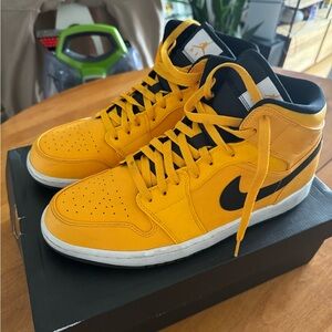 Air Jordan One Mids - Canary yellow size 12